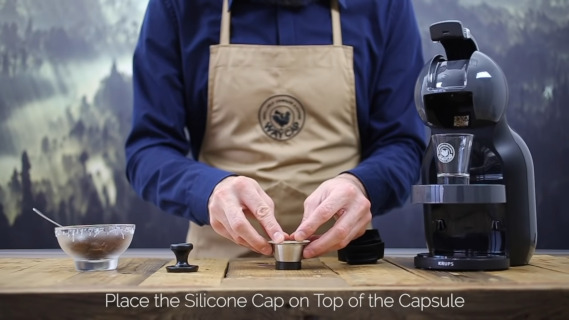 Plaats het silicone kapje op de cup